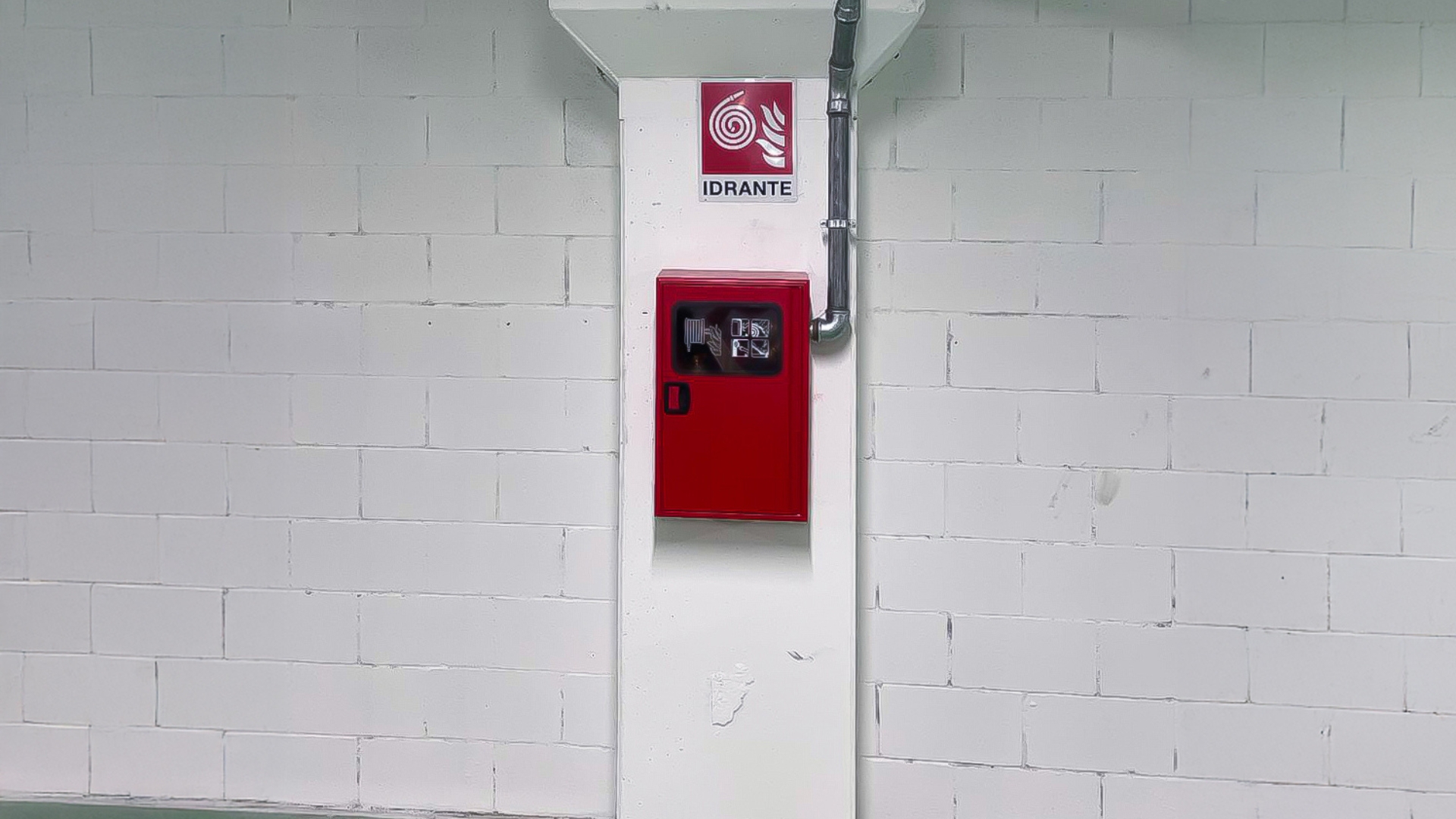 Realizzazione nuova rete idranti interna per condominio commerciale a Como: una case history di efficienza e sicurezza firmata CEAM Antincendio