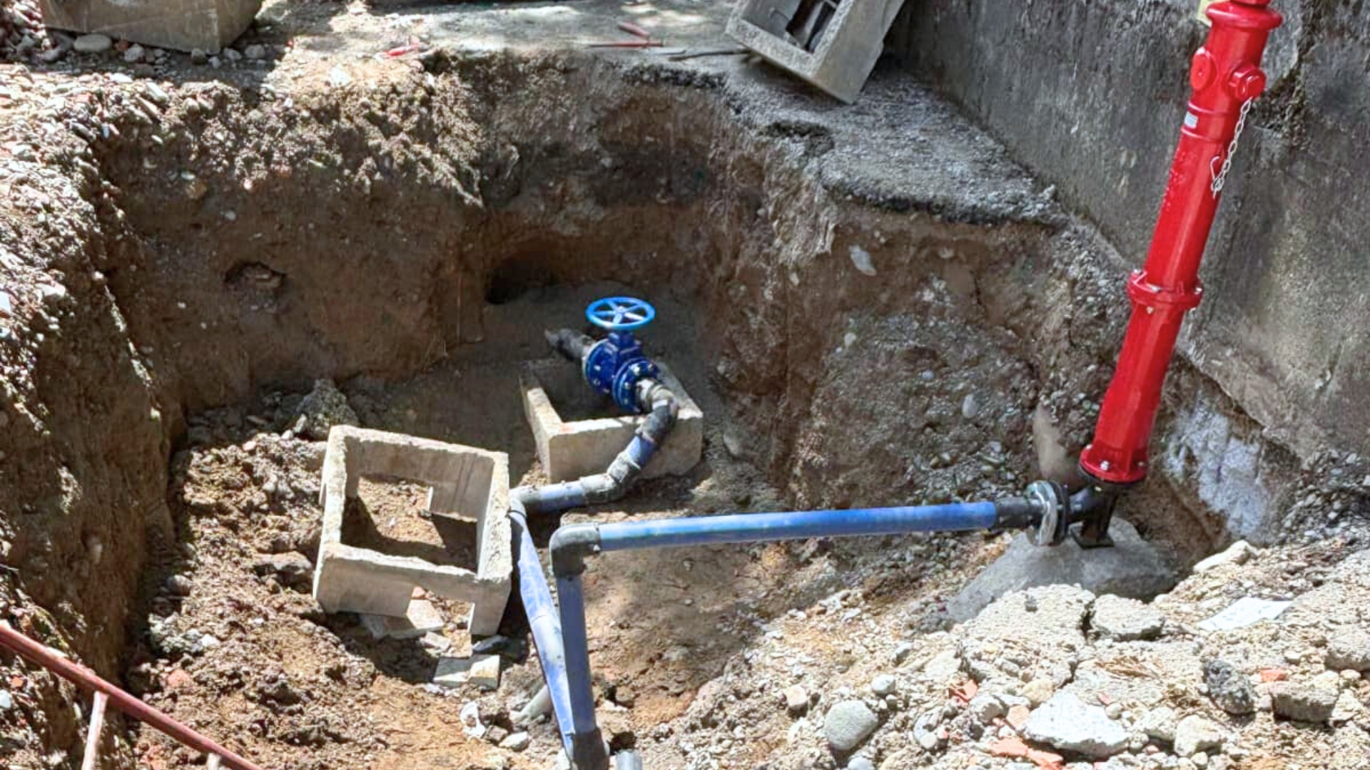 Nuova rete idrante dopo l’accorpamento di due capannoni: il nostro intervento